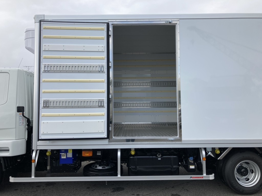 Sドアを開いた状態です。|三菱 ファイター 2KG-FK65F(2WD)の写真27