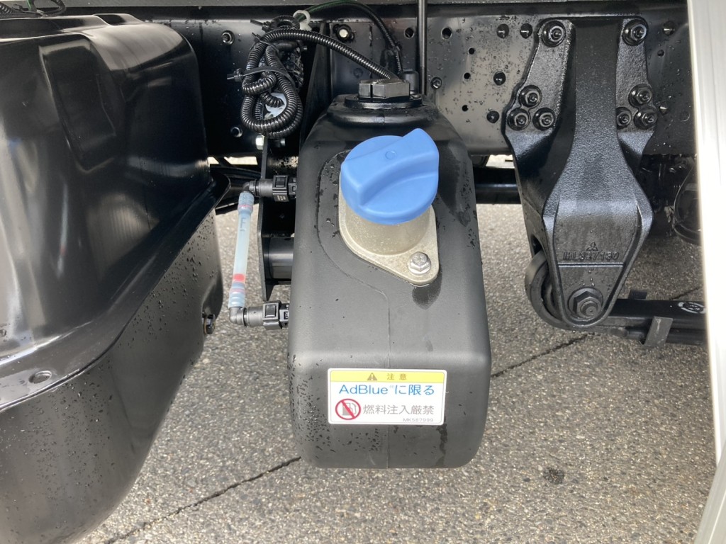 アドブルータンクです。|三菱 ファイター 2KG-FK65F(2WD)の写真40