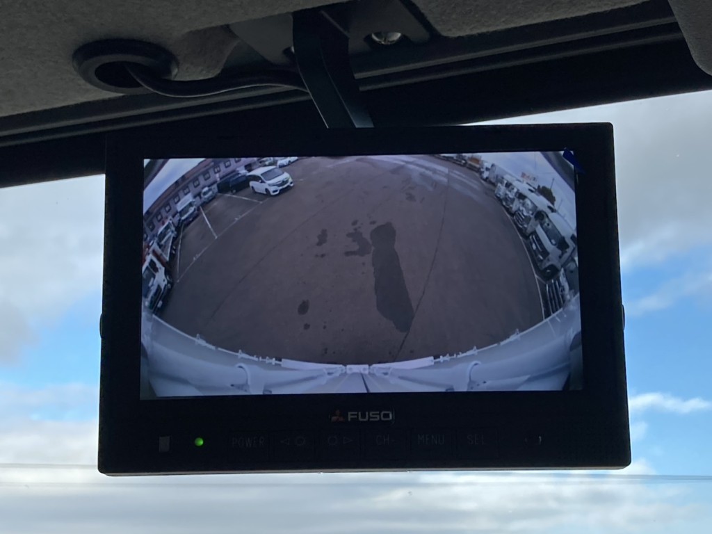 リアモニターです。|三菱 ファイター 2KG-FK65F(2WD)の写真41