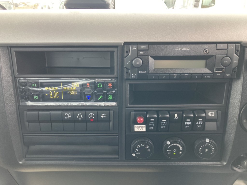 インパネ周りです。|三菱 ファイター 2KG-FK65F(2WD)の写真43