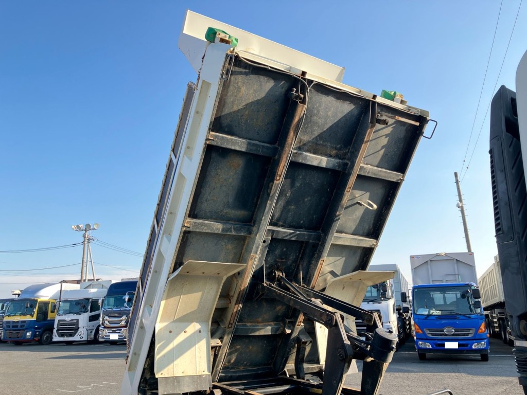 ボデー裏側の状態です。サビがあります|いすゞ フォワード TKG-FRR90S1(2WD)の写真13