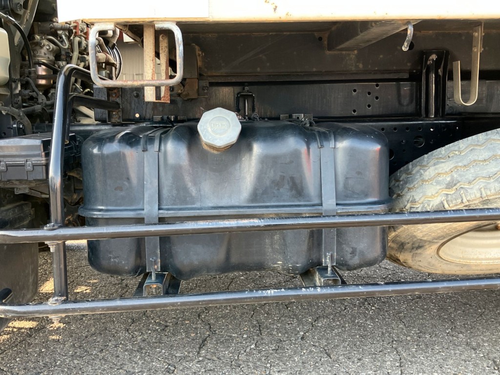 燃料タンクは100Lです。|いすゞ フォワード TKG-FRR90S1(2WD)の写真20