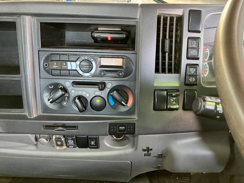 スイッチ類です。|いすゞ フォワード TKG-FRR90S1(2WD)の写真22