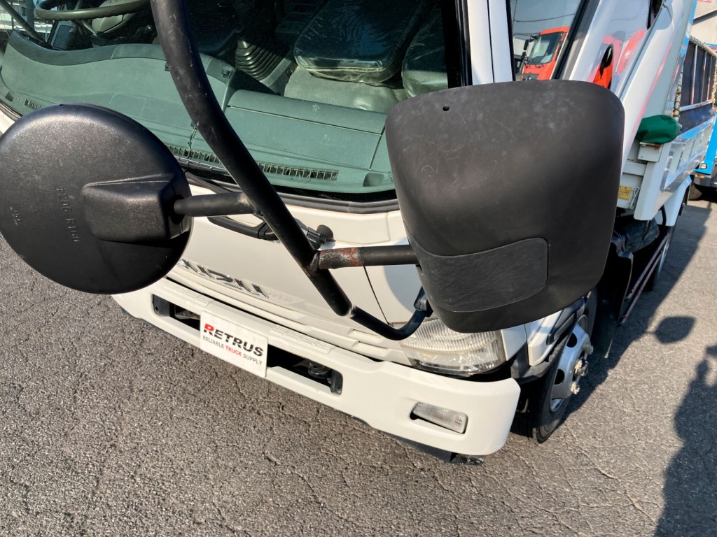 助手席側ミラーステーに少しサビがあります。|いすゞ フォワード TKG-FRR90S1(2WD)の写真32