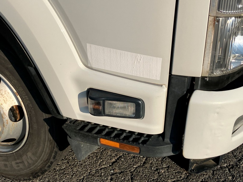 運転席側ドア下部に看板消し塗装跡があります。|いすゞ フォワード TKG-FRR90S1(2WD)の写真33