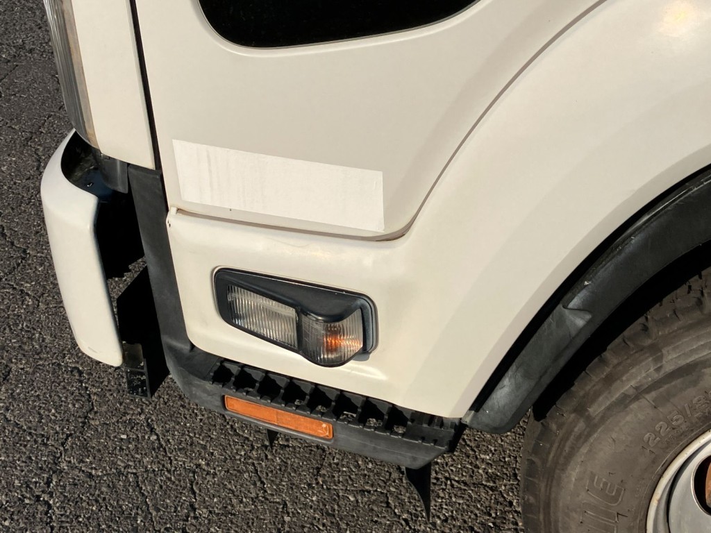 助手席側ドア下部に看板消し塗装跡があります。|いすゞ フォワード TKG-FRR90S1(2WD)の写真35