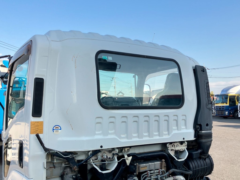 キャブバックの状態です。キズ・サビがあります|いすゞ フォワード TKG-FRR90S1(2WD)の写真37