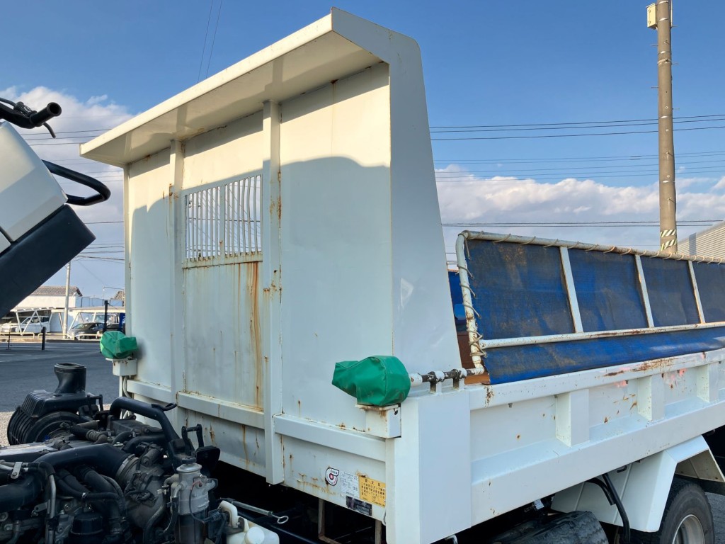 プロテクター前面の状態です。ふくらみ・歪み・キズ・サビがあります|いすゞ フォワード TKG-FRR90S1(2WD)の写真38