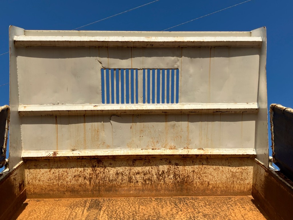 荷台側プロテクターの状態です。凹み・パテ盛り跡・キズ・サビがあります|いすゞ フォワード TKG-FRR90S1(2WD)の写真39