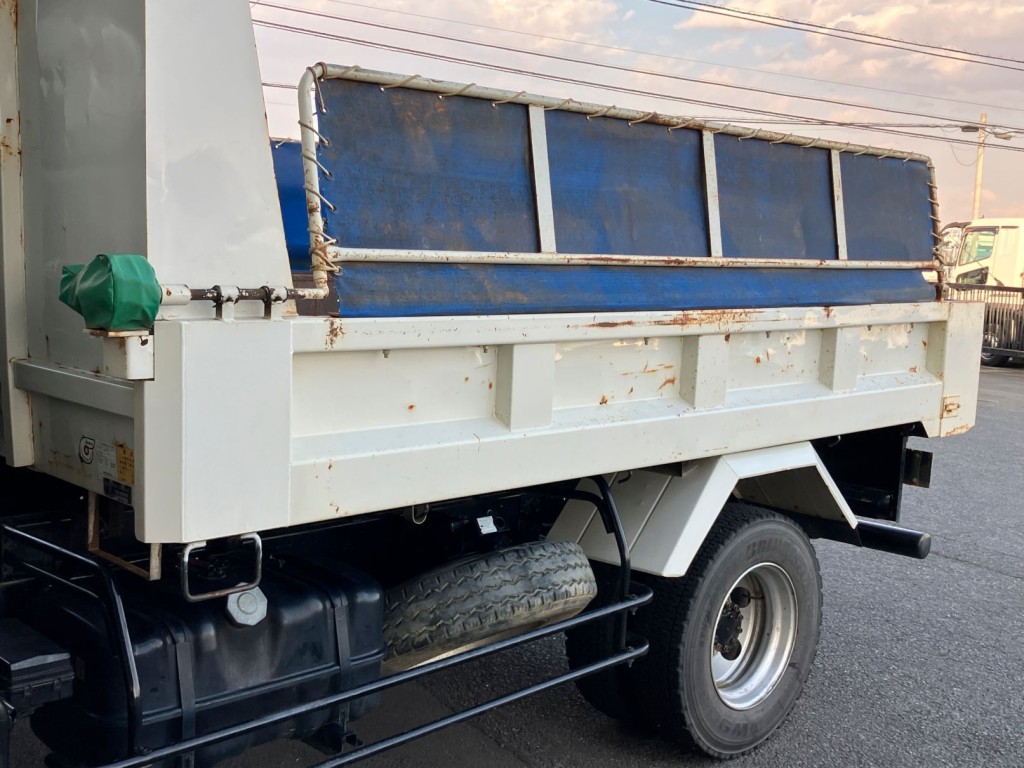 助手席側ボデー側面の状態です。キズ・サビ・凹凸・シートアームにキズサビがあります|いすゞ フォワード TKG-FRR90S1(2WD)の写真42