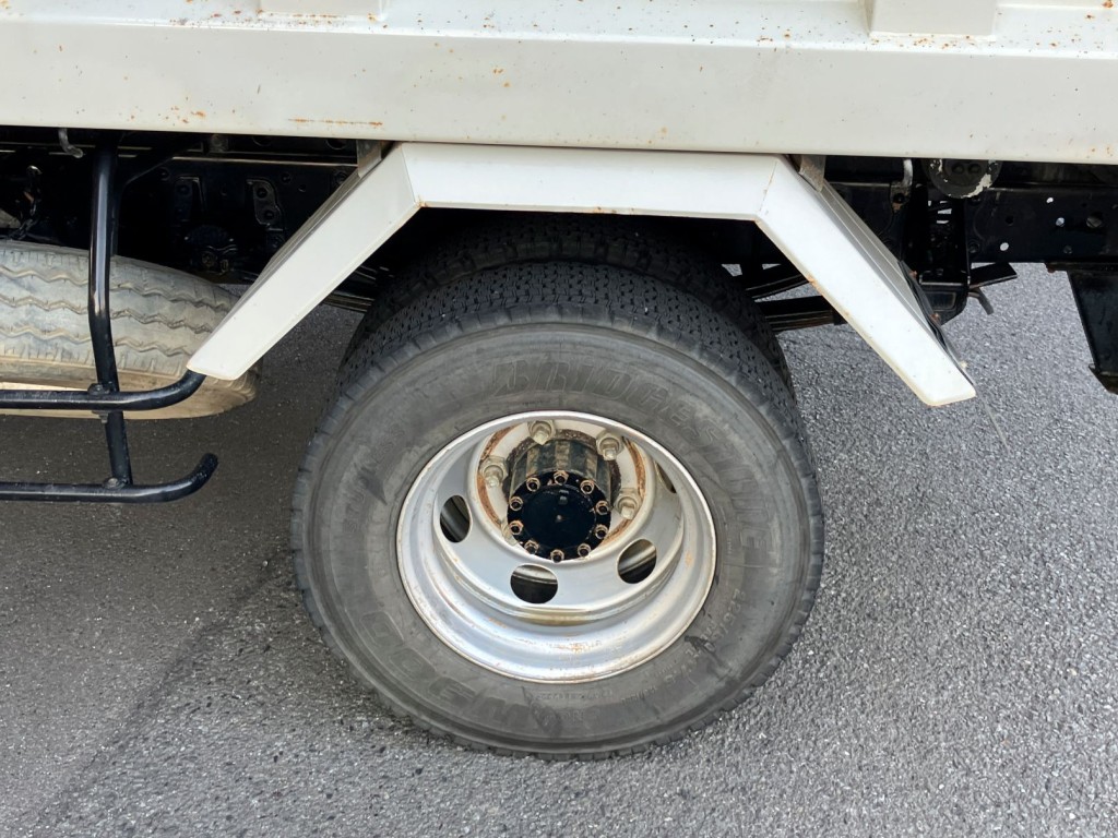 助手席側リヤフェンダーに小キズ・サビがあります。|いすゞ フォワード TKG-FRR90S1(2WD)の写真44