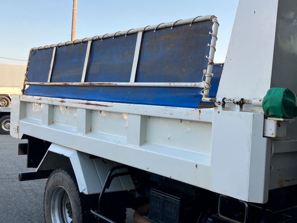 運転席側ボデー側面の状態です。キズ・サビ・凹凸・シートアームにキズサビがあります|いすゞ フォワード TKG-FRR90S1(2WD)の写真46