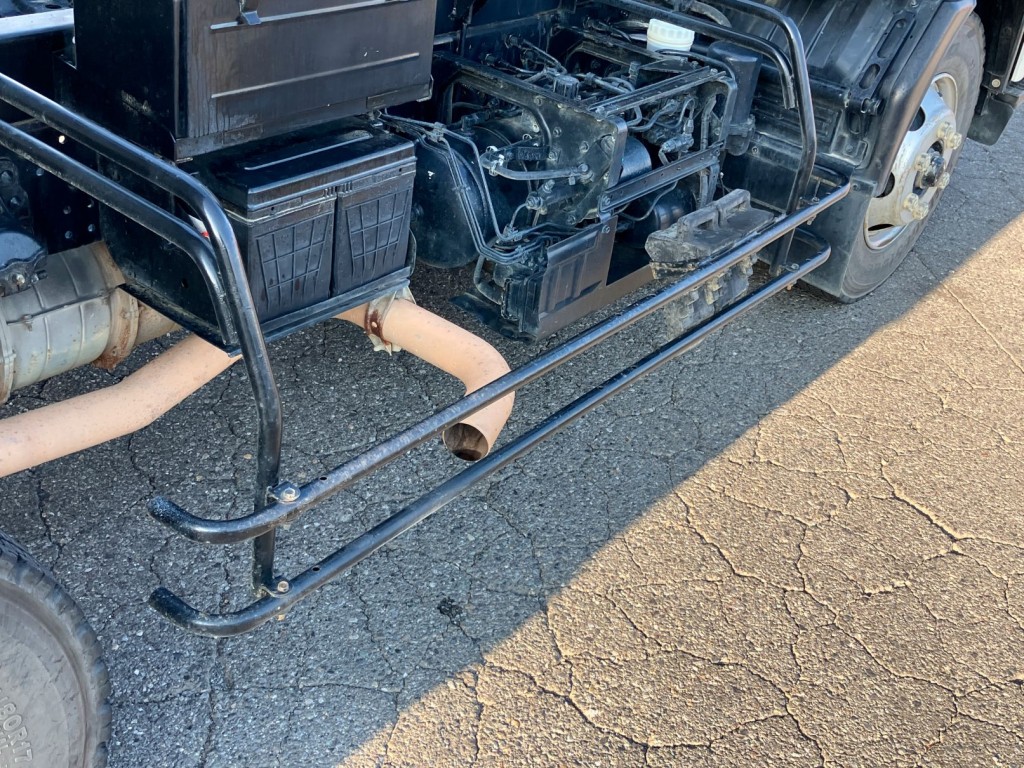 運転席側サイドバンパーにキズ・サビ・少し曲がりがあります。|いすゞ フォワード TKG-FRR90S1(2WD)の写真49