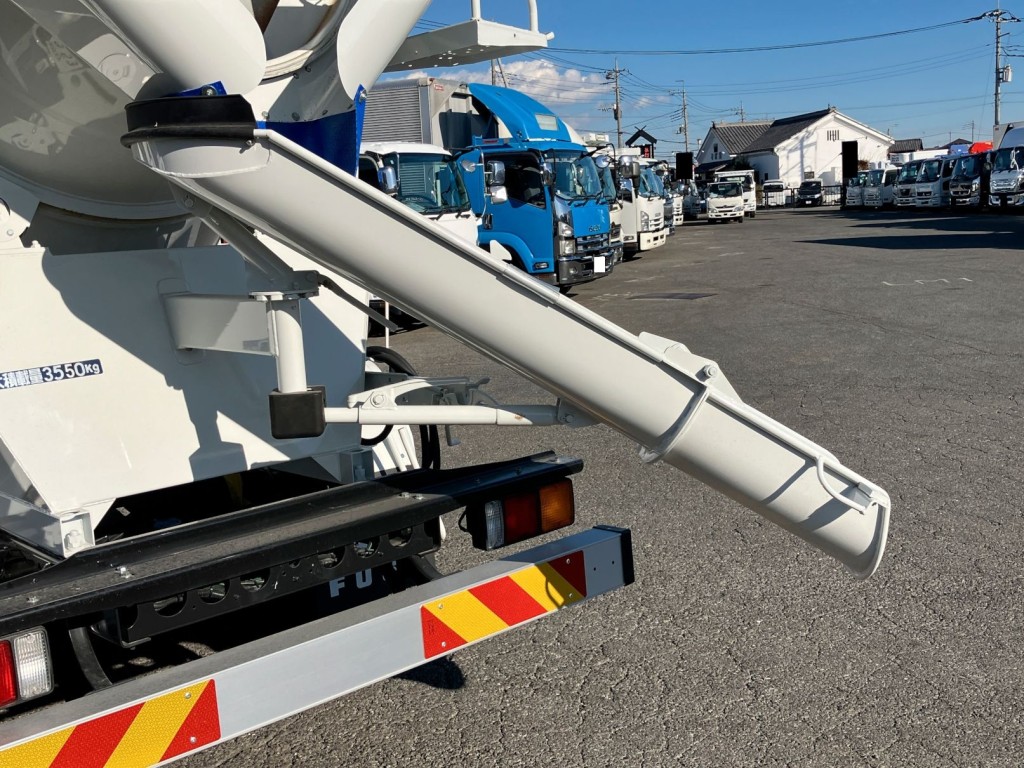 シュートは手動式です。|三菱 ファイター 2KG-FK72F(2WD)の写真12