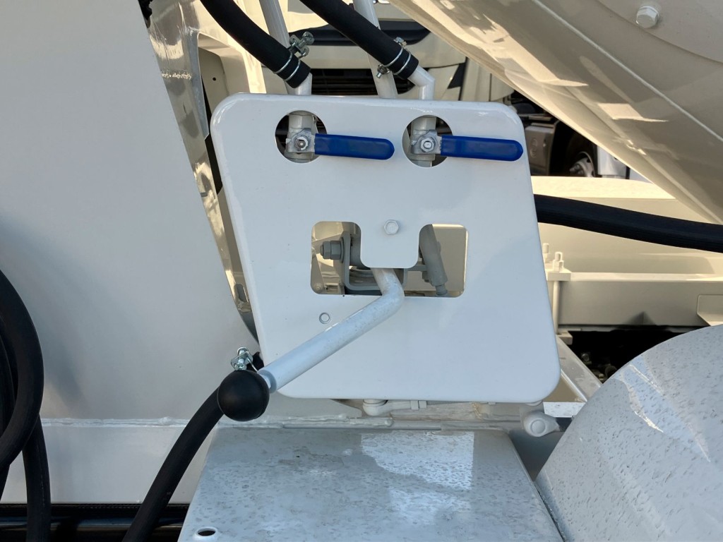 上物の操作レバーです。運転席側|三菱 ファイター 2KG-FK72F(2WD)の写真15