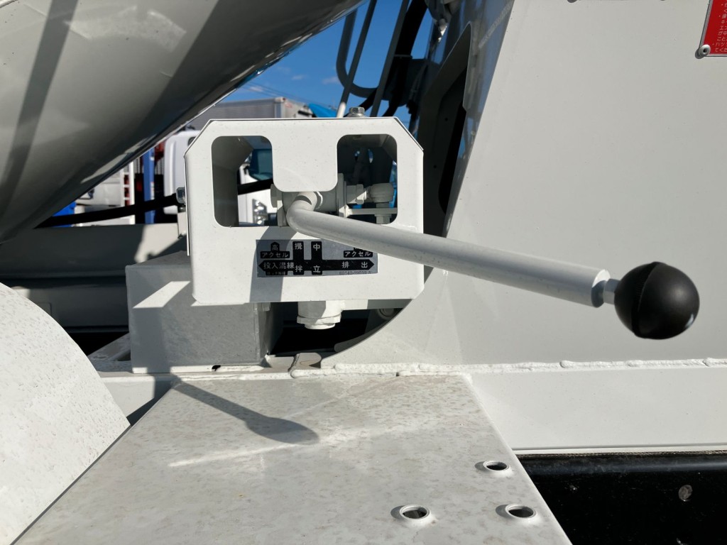 上物の操作レバーです。助手席側|三菱 ファイター 2KG-FK72F(2WD)の写真16