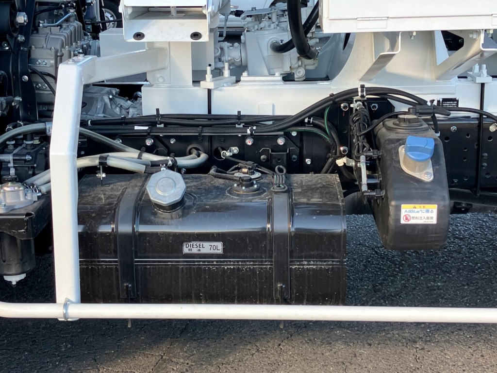 燃料タンクは70Lです。|三菱 ファイター 2KG-FK72F(2WD)の写真25