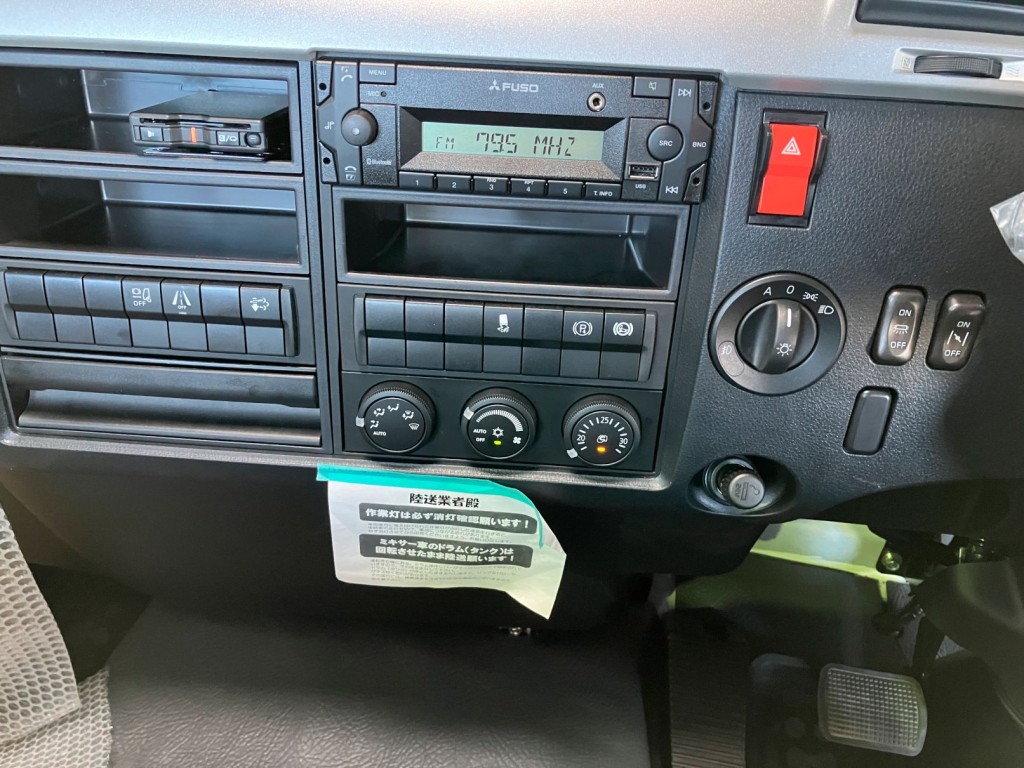 スイッチ類です。|三菱 ファイター 2KG-FK72F(2WD)の写真27