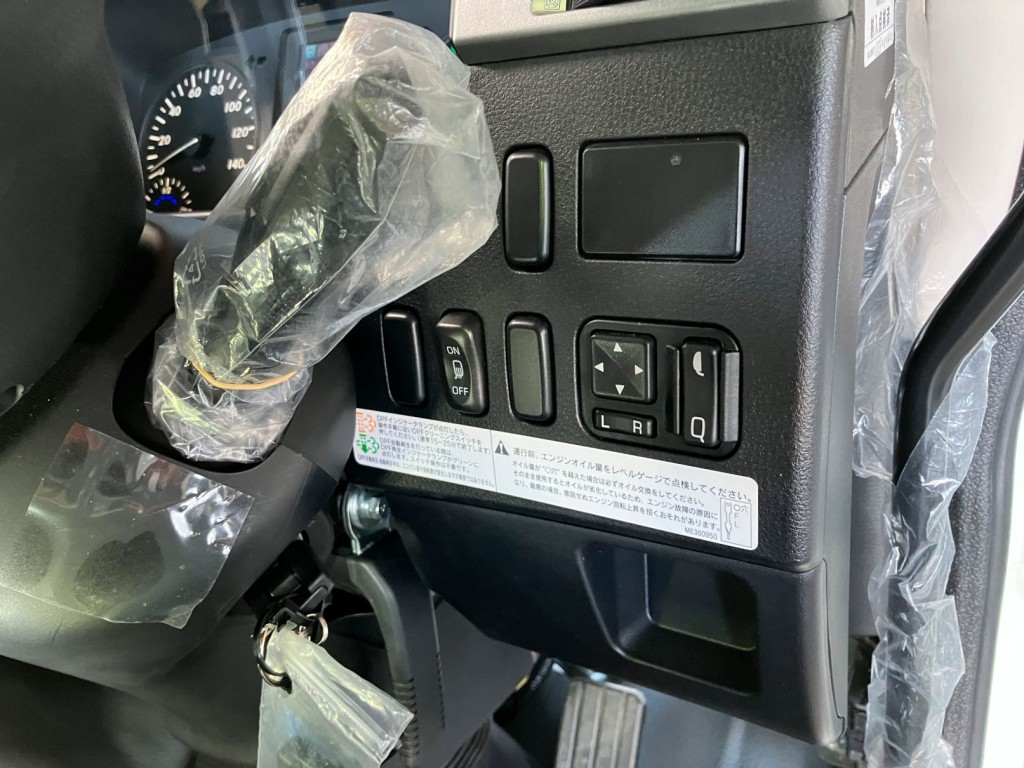 スイッチ類です。|三菱 ファイター 2KG-FK72F(2WD)の写真28