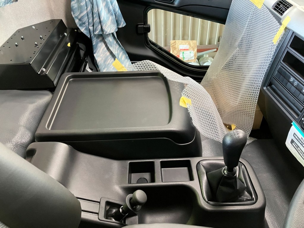 センターコンソール周りの状態です。|三菱 ファイター 2KG-FK72F(2WD)の写真30