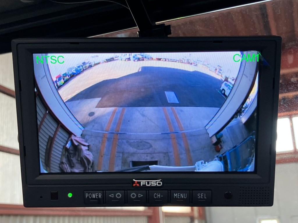 液晶バックモニター付きです。|三菱 ファイター 2KG-FK72F(2WD)の写真32