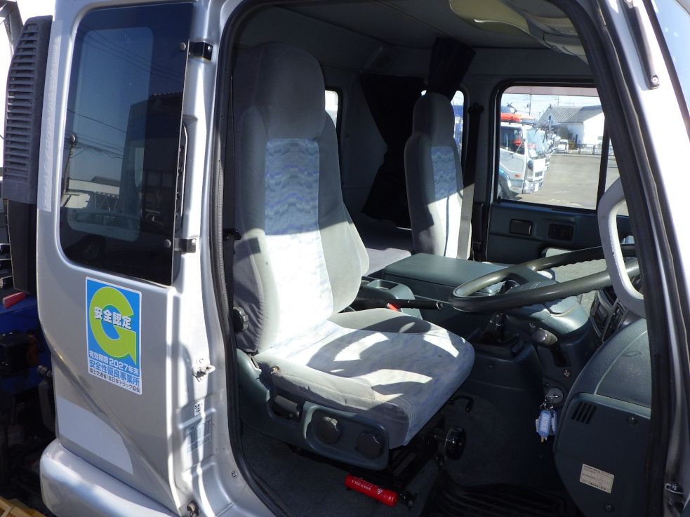 乗車定員は2名です。|ニッサンディーゼル コンドル BDG-PK37Cの写真6