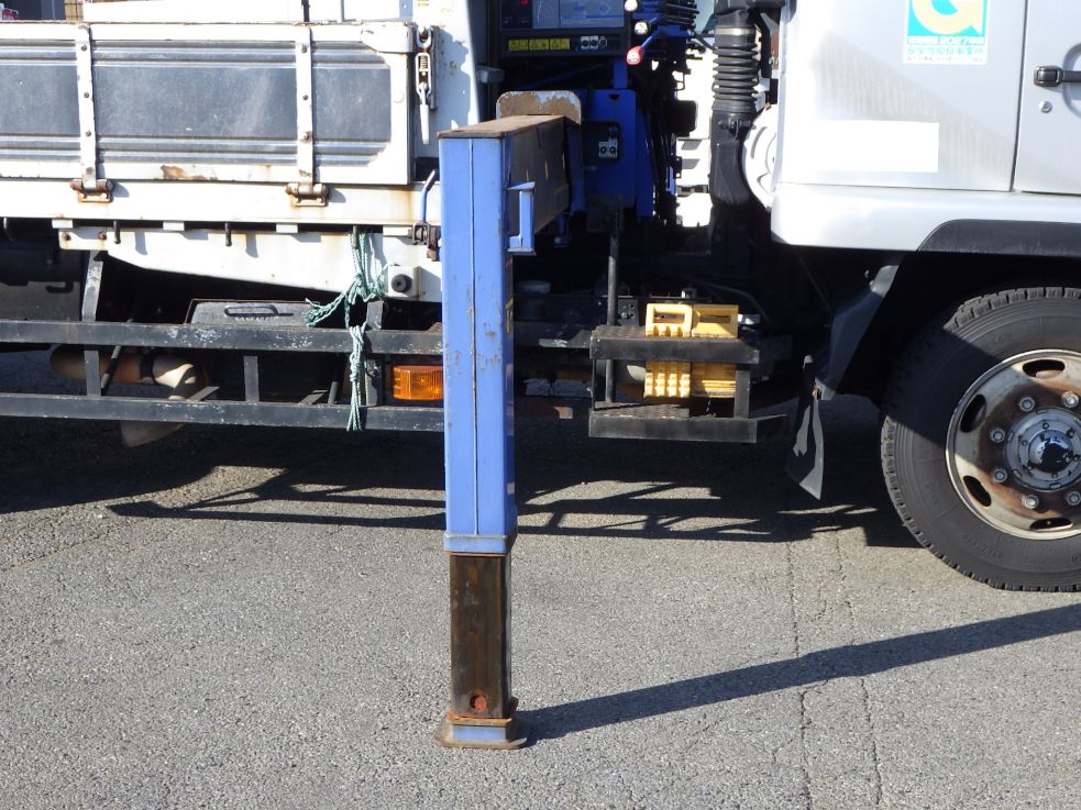 アウトリガーは差し違い式です。|ニッサンディーゼル コンドル BDG-PK37Cの写真11