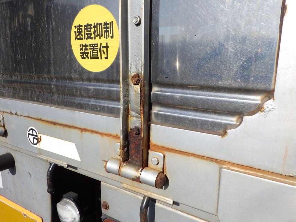 リヤアオリ骨組みにサビがあります。|ニッサンディーゼル コンドル BDG-PK37Cの写真43