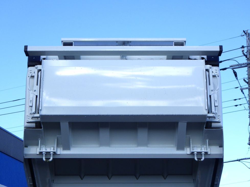 汚水タンク裏側の状態です。|日野 デュトロ 2KG-XZU600F(2WD)の写真7