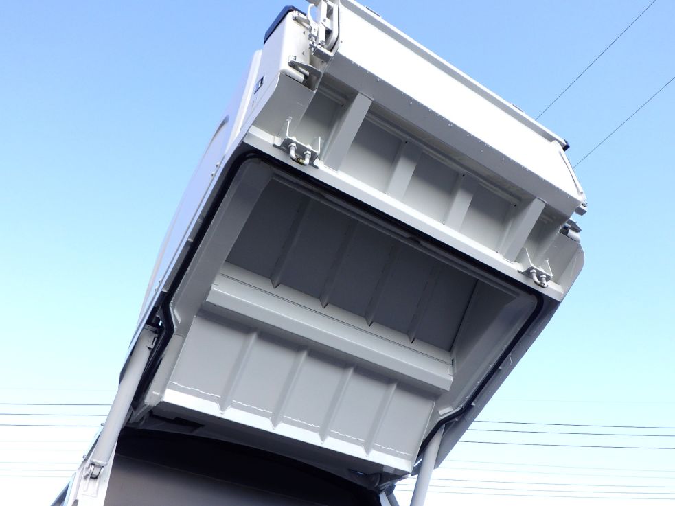 ホッパー裏側の状態です。|日野 デュトロ 2KG-XZU600F(2WD)の写真8