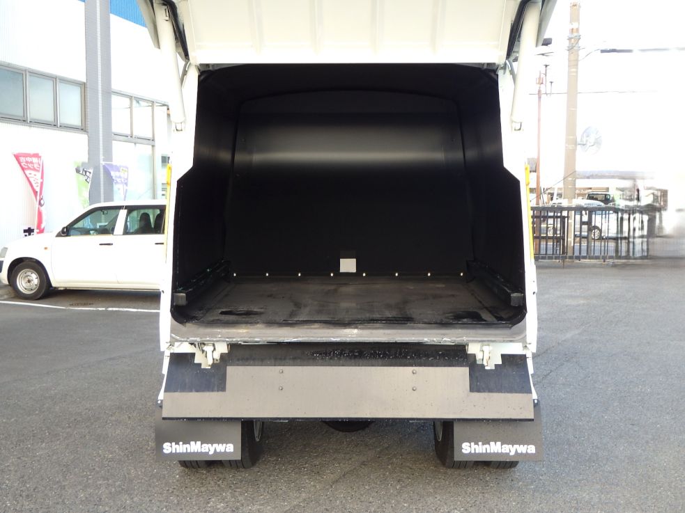 ボディー内部の状態です。|日野 デュトロ 2KG-XZU600F(2WD)の写真9