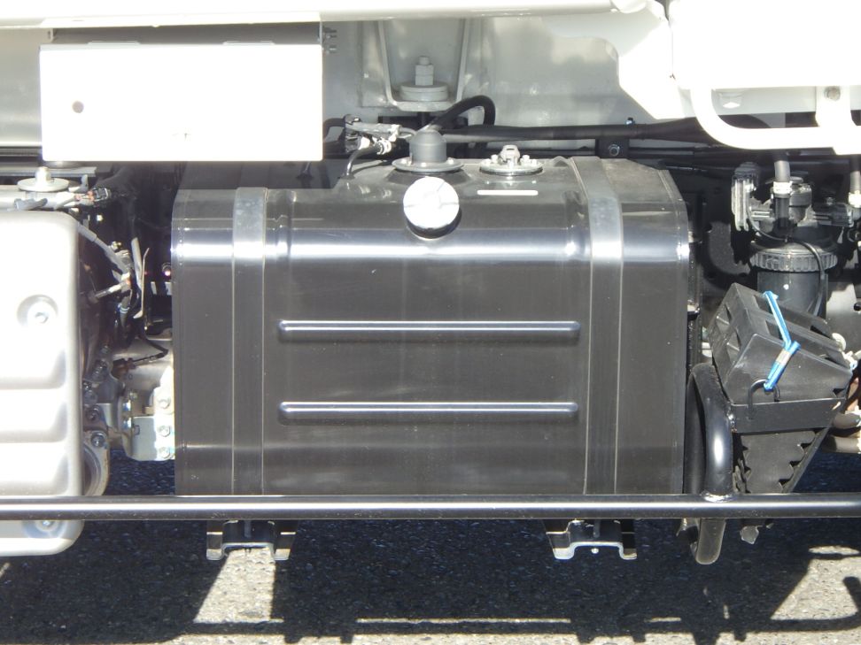 燃料タンクは７０Lです。|日野 デュトロ 2KG-XZU600F(2WD)の写真21