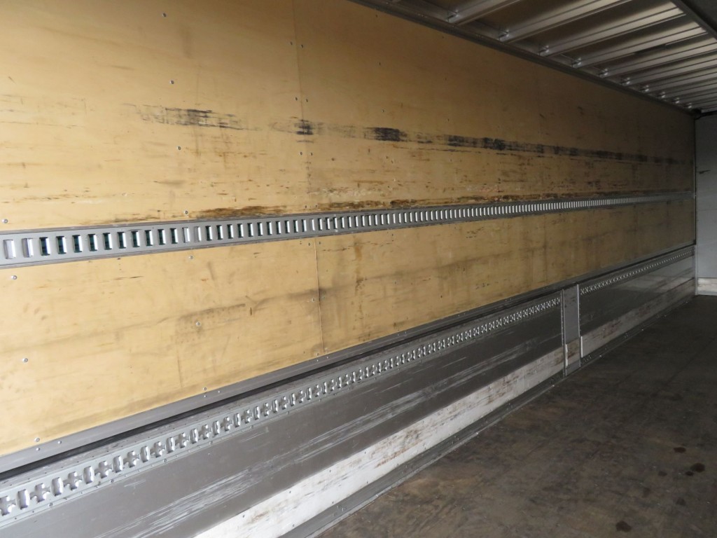 庫内側面の状態です。|いすゞ ギガ 2PG-CYJ77Cの写真38