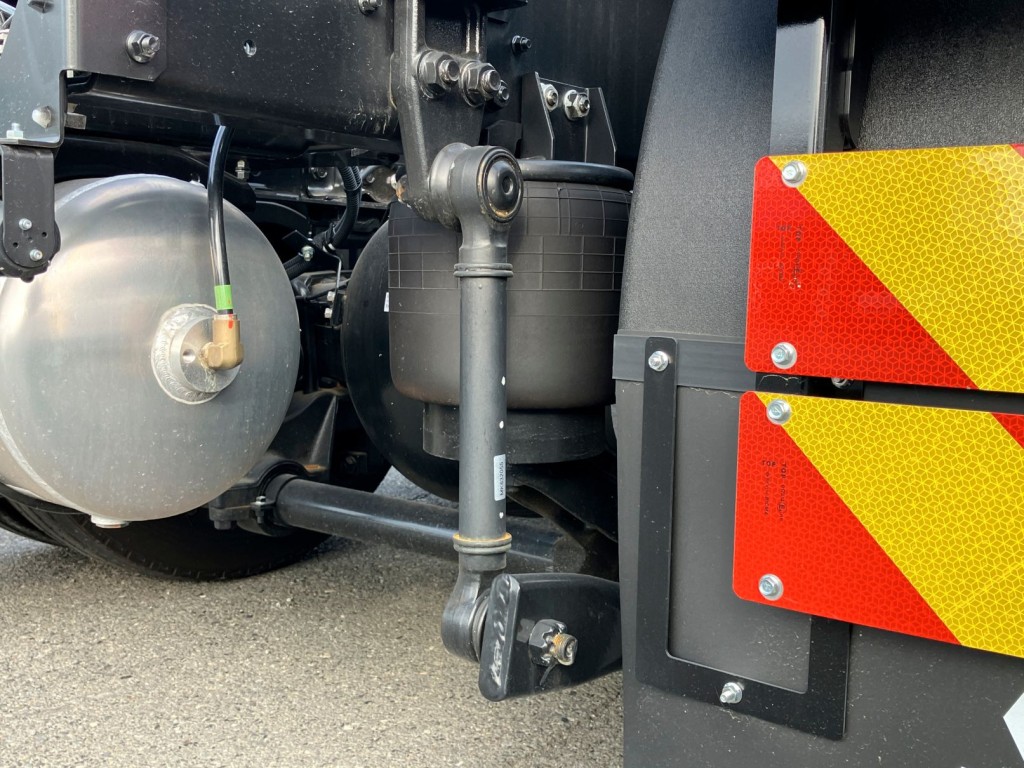 リヤエアサスです。|三菱 スーパーグレート 2RG-FP84VDRの写真8