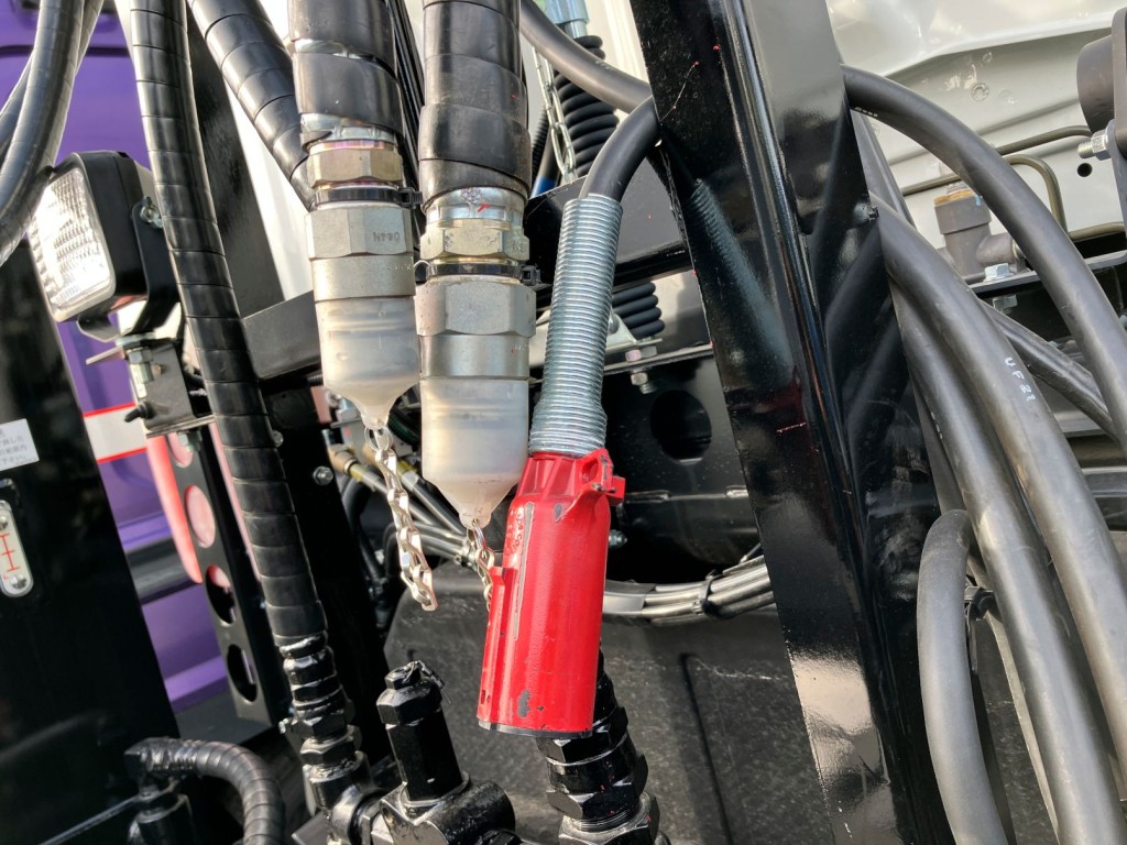 油圧チャック及び接続コネクターの状態です。|三菱 スーパーグレート 2RG-FP84VDRの写真16