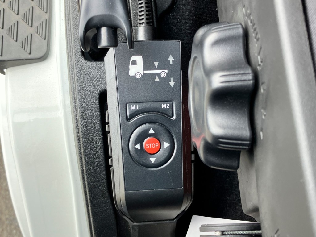 エアサスのコントローラーです。|三菱 スーパーグレート 2RG-FP84VDRの写真29