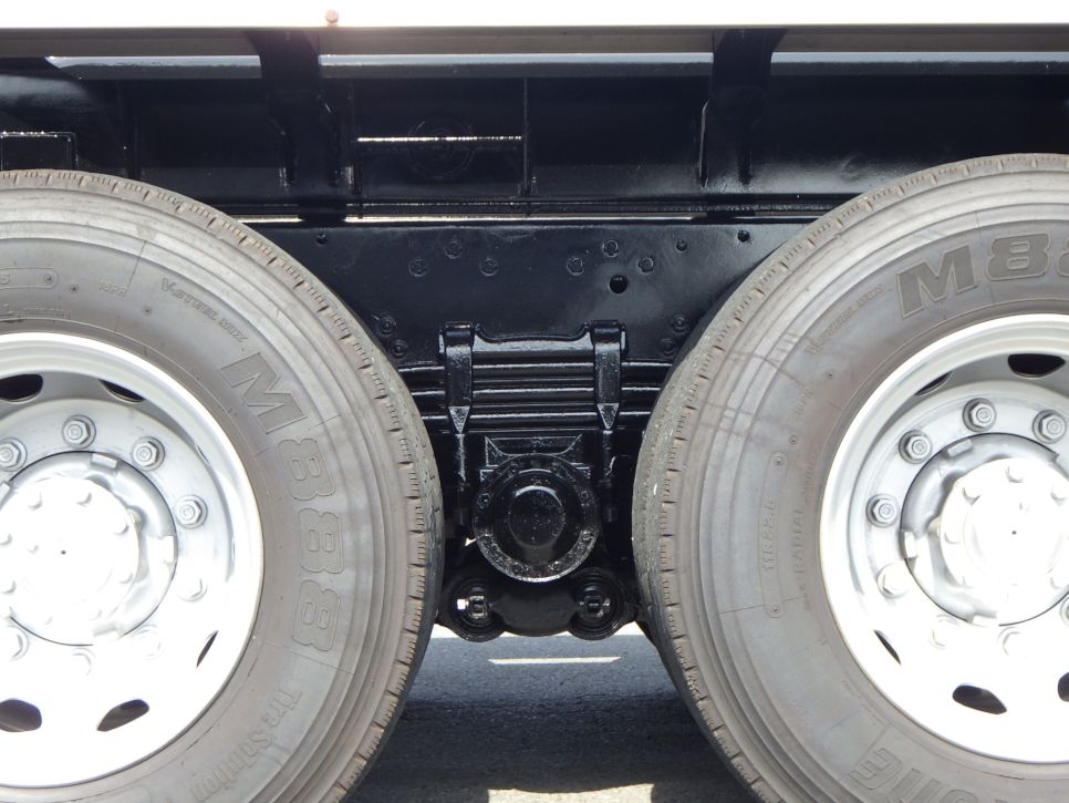 タイヤ間の状態です。|三菱 スーパーグレート 2PG-FV70HYの写真5