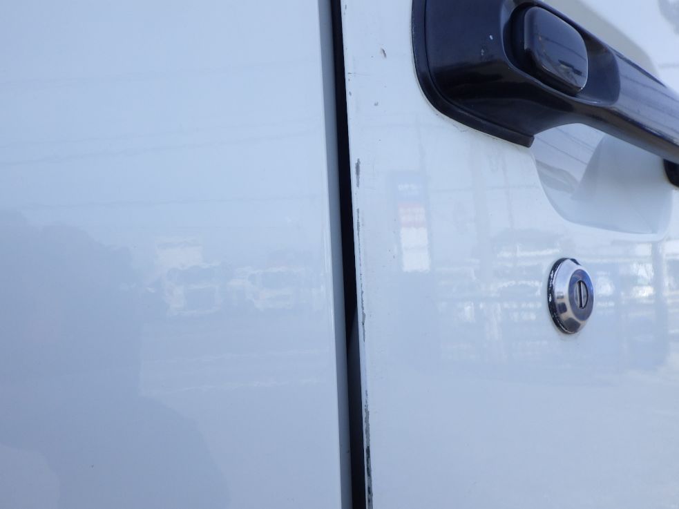 運転席側ドアにキズがあります。|三菱 スーパーグレート 2PG-FV70HYの写真23