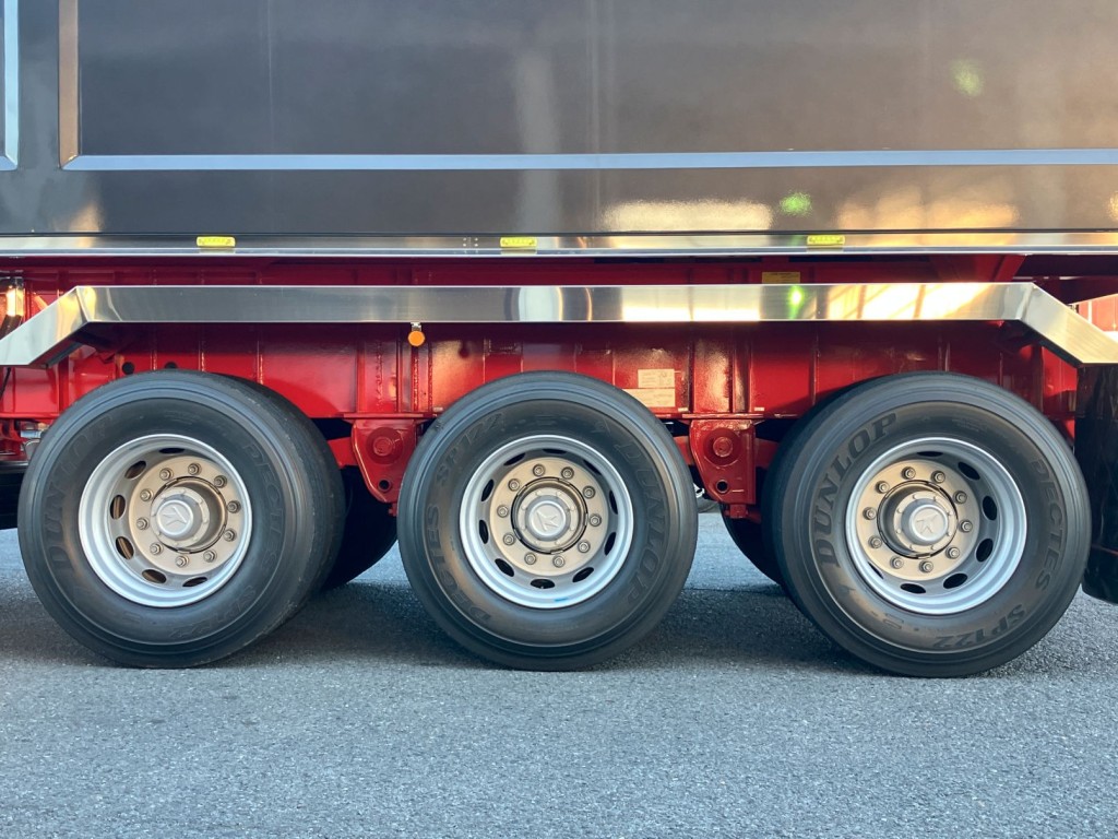 3軸・リーフサスです。ホイールは鉄製です|東邦  TF36H2C3改の写真6