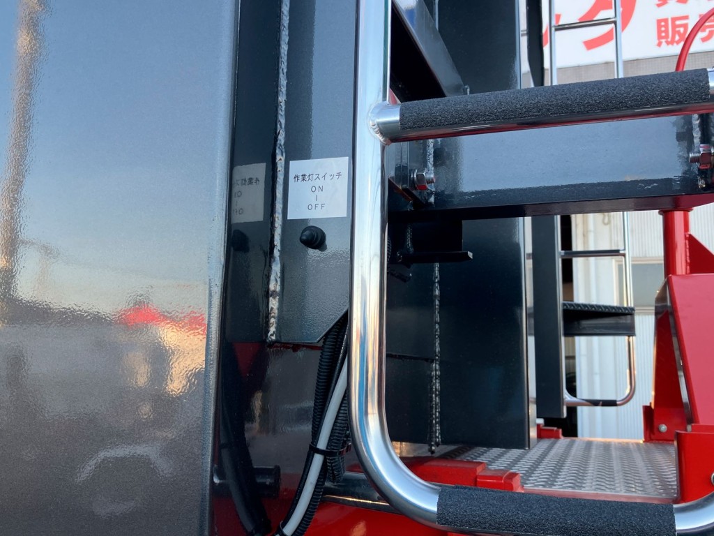 運転席側側面前方に作業灯のスイッチが付いています。|東邦  TF36H2C3改の写真18