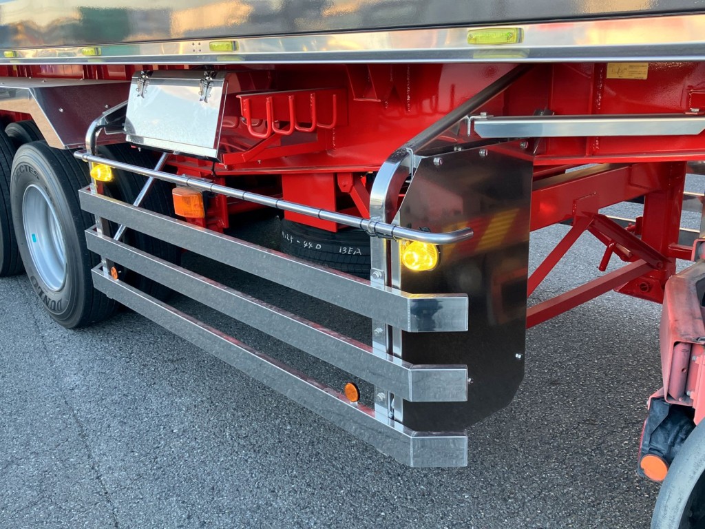 サイドバンパーはステンレス製です。|東邦  TF36H2C3改の写真21