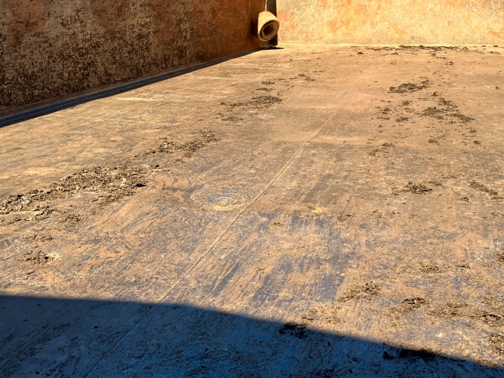 床面に一部深い凹みがあります。|日野 プロフィア QPG-FS1APEAの写真11