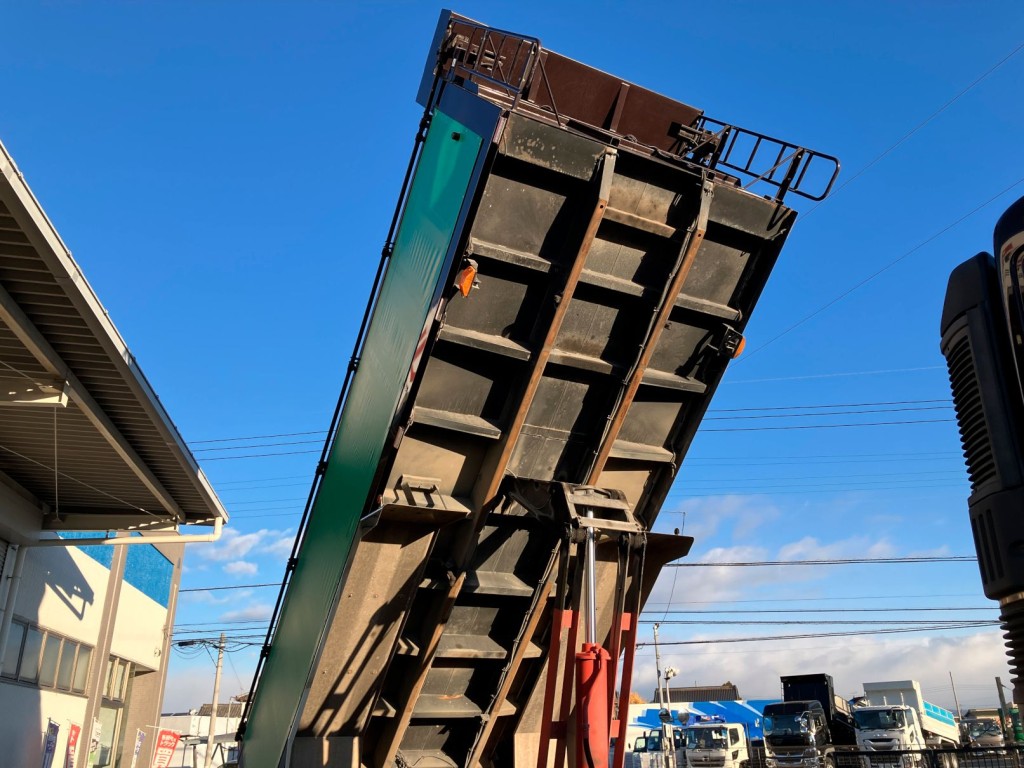 ボデー裏側の状態です。|日野 プロフィア QPG-FS1APEAの写真12