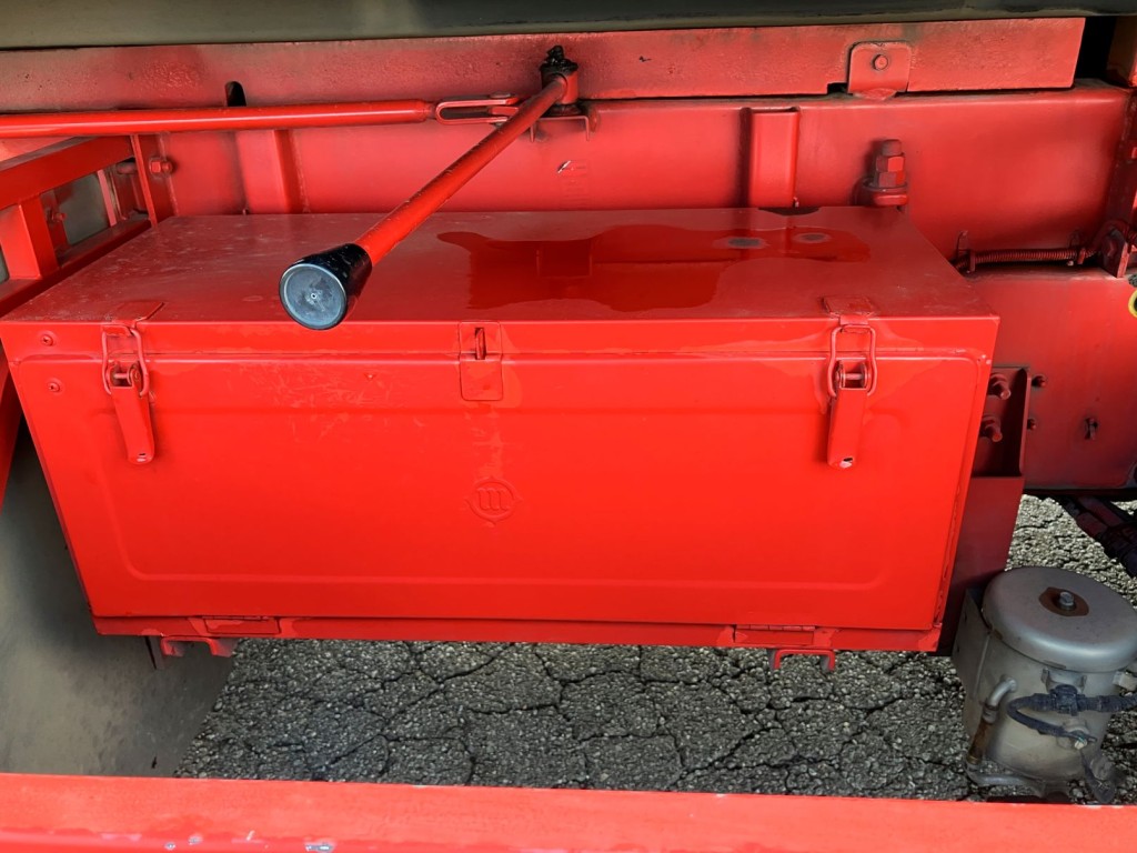 工具箱は鉄製です。|日野 プロフィア QPG-FS1APEAの写真20