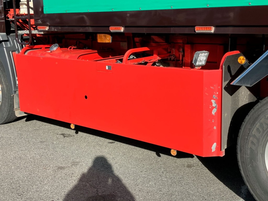 サイドバンパーはステンレス製です。一部塗装はがれがあります|日野 プロフィア QPG-FS1APEAの写真22