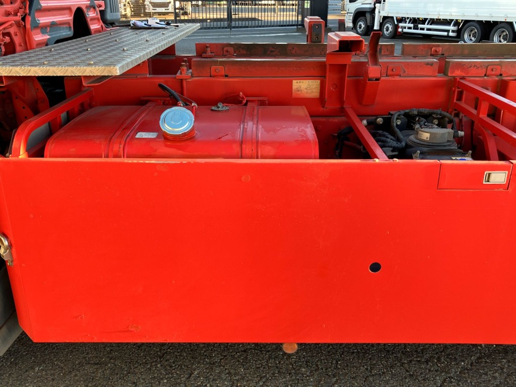 燃料タンクは200L鉄製です。|日野 プロフィア QPG-FS1APEAの写真25