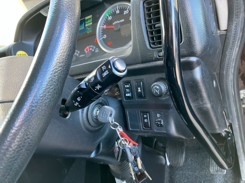 スイッチ類です。|日野 プロフィア QPG-FS1APEAの写真29