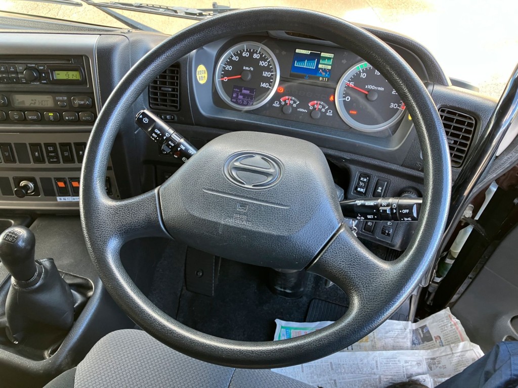 ハンドル・メーター周りの状態です。ハンドルグリップに擦れがあります|日野 プロフィア QPG-FS1APEAの写真30