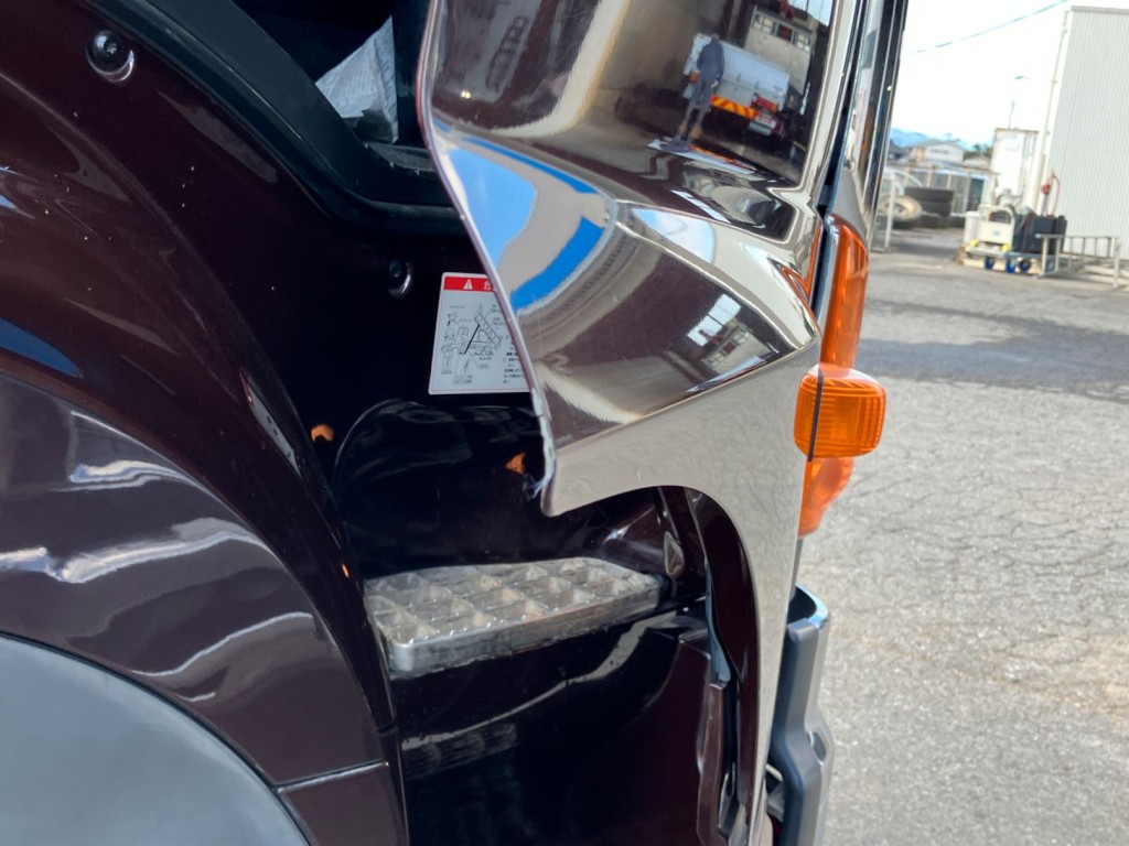 運転席側ドア端にキズがあります。|日野 プロフィア QPG-FS1APEAの写真42