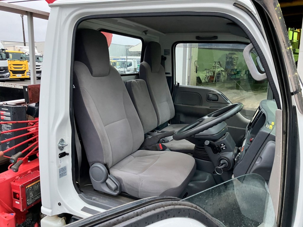 いすゞ エルフ TKG-NKR85AR(2WD)の写真5